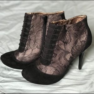 Vigoss Ankle Booties